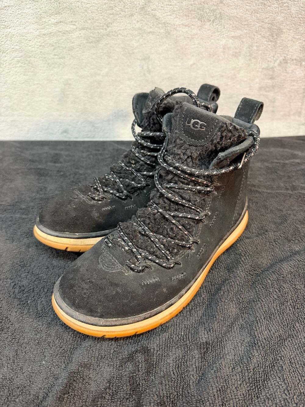 Woman size 6 UGG Lakesider Heritage Mid Suede Boots Black